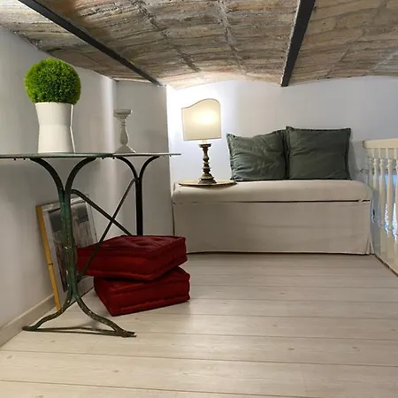 Paola Colosseum Iii * Rom